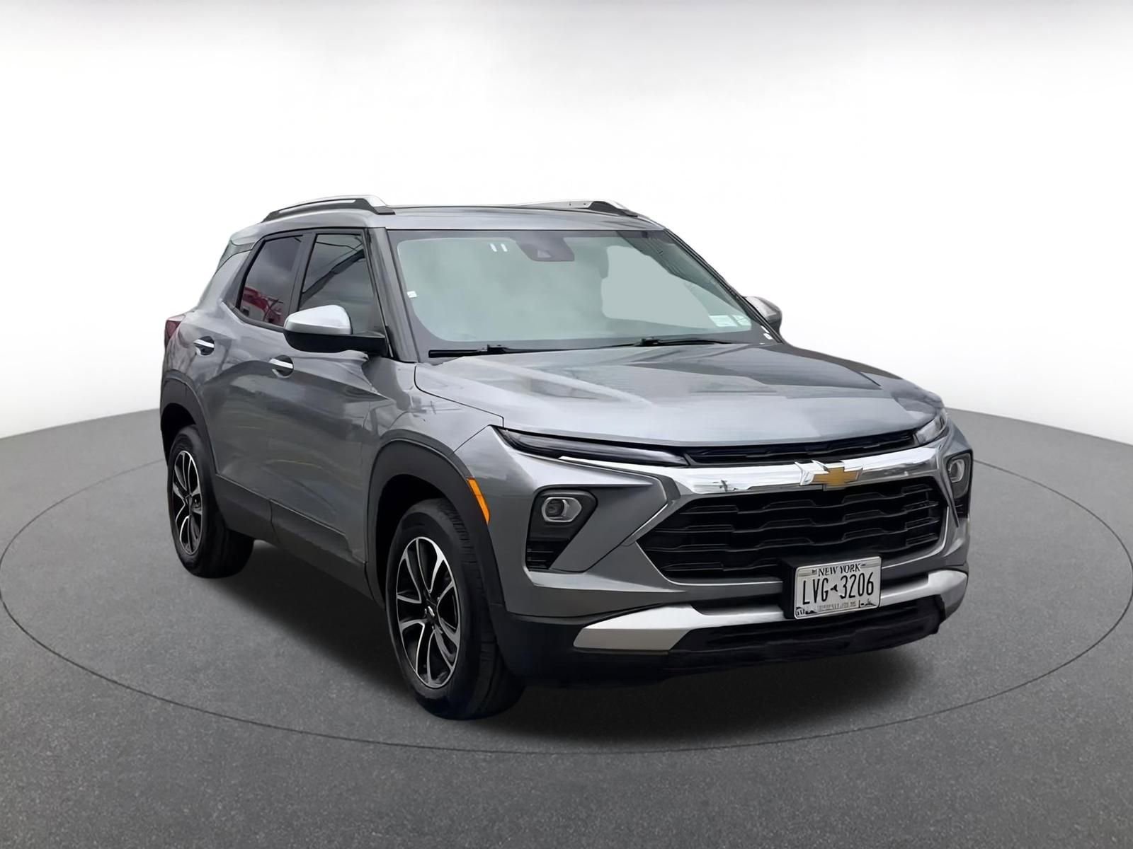 Used 2025 Chevrolet TrailBlazer LT image 3