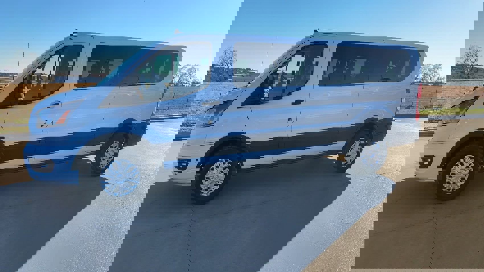 Used 2024 Ford Transit 350 XLT image 4