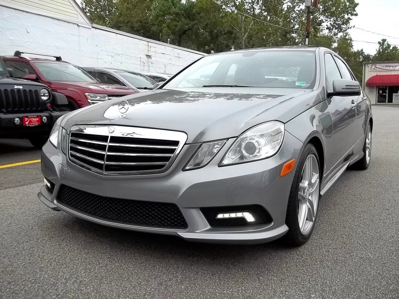 Used 2011 Mercedes-Benz E 550 4MATIC Sedan image 1
