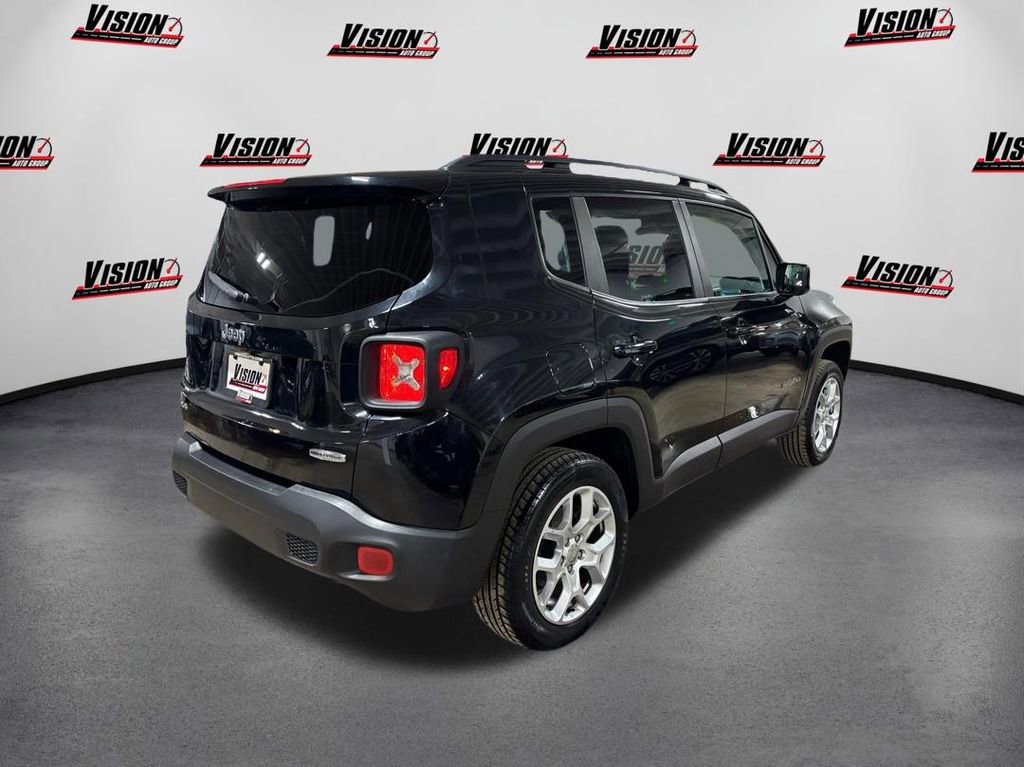 Used 2017 Jeep Renegade Latitude w/ Cold Weather Group image 5