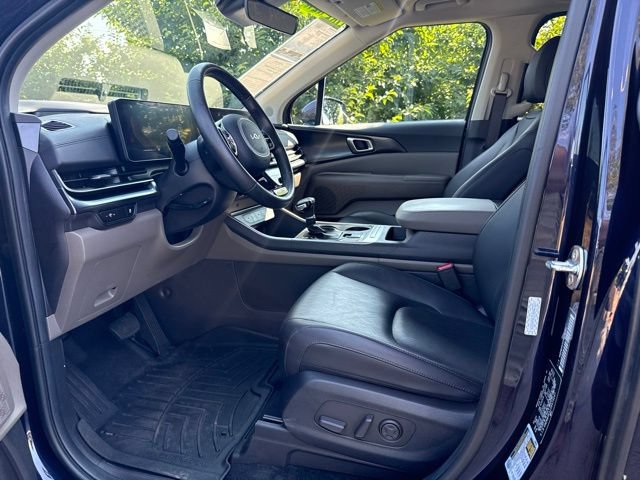 Used 2025 Kia Carnival FWD image 11