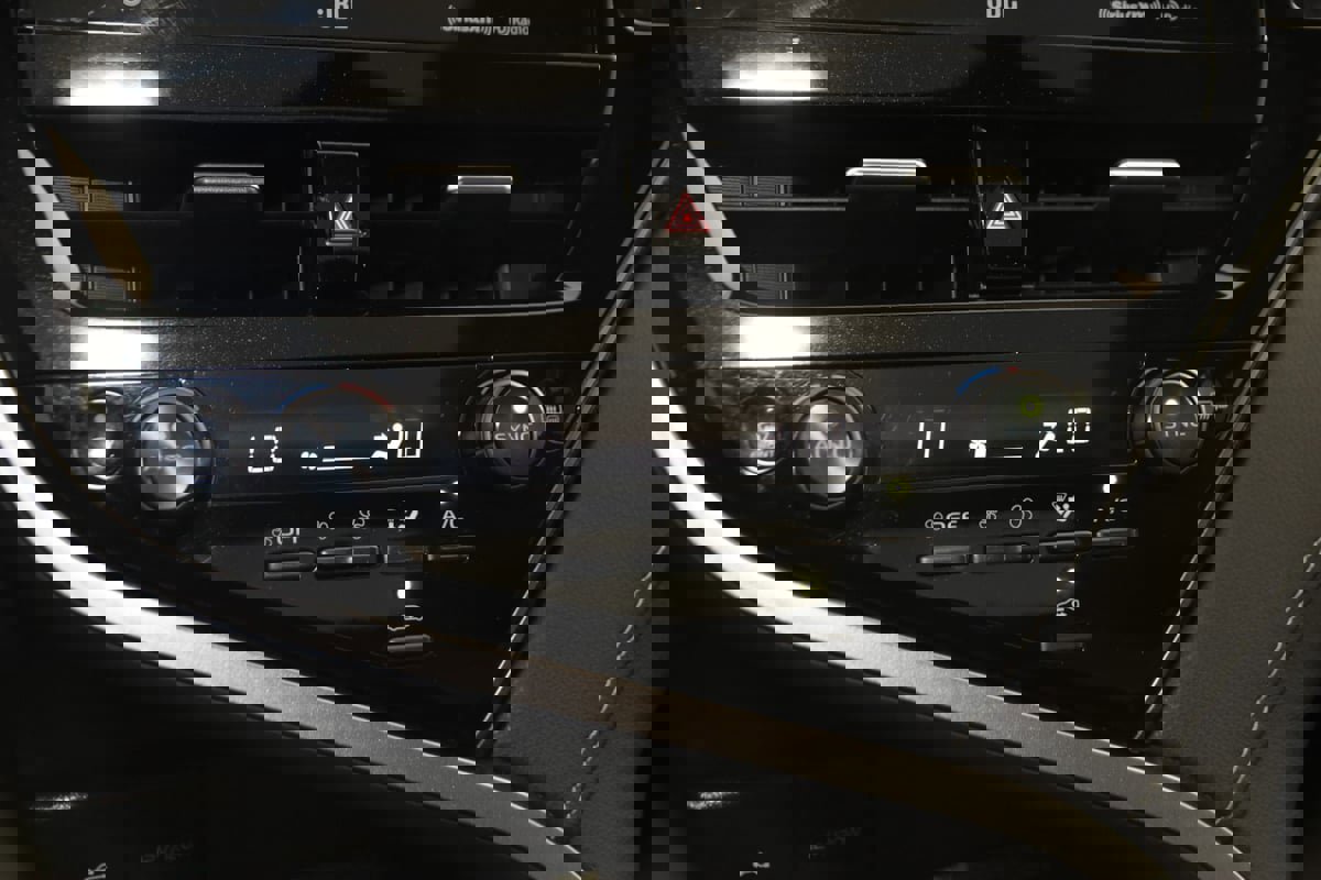 Used 2021 Toyota Camry XSE FWD image 30