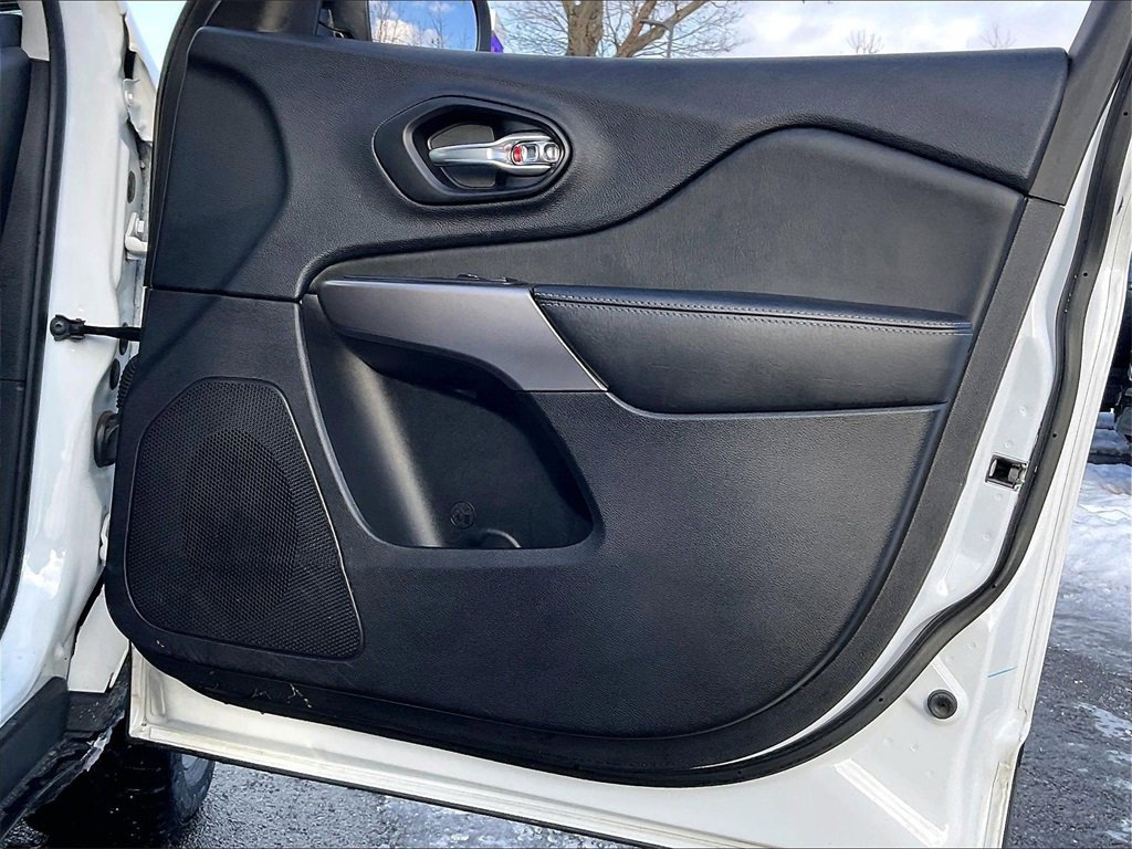 Used 2022 Jeep Cherokee Limited image 11