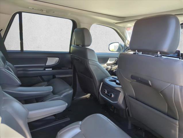 Used 2025 Ford Expedition Active image 23