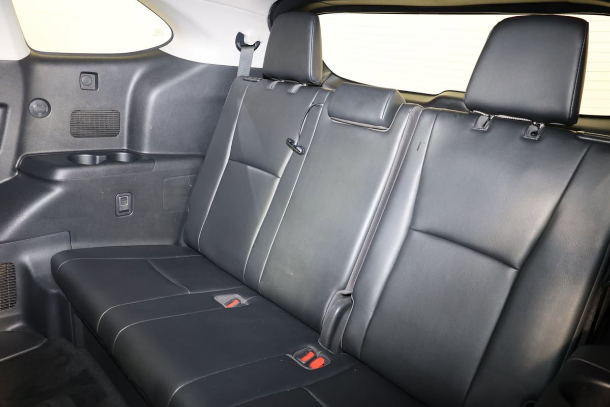 Used 2020 Toyota Highlander XLE FWD image 11