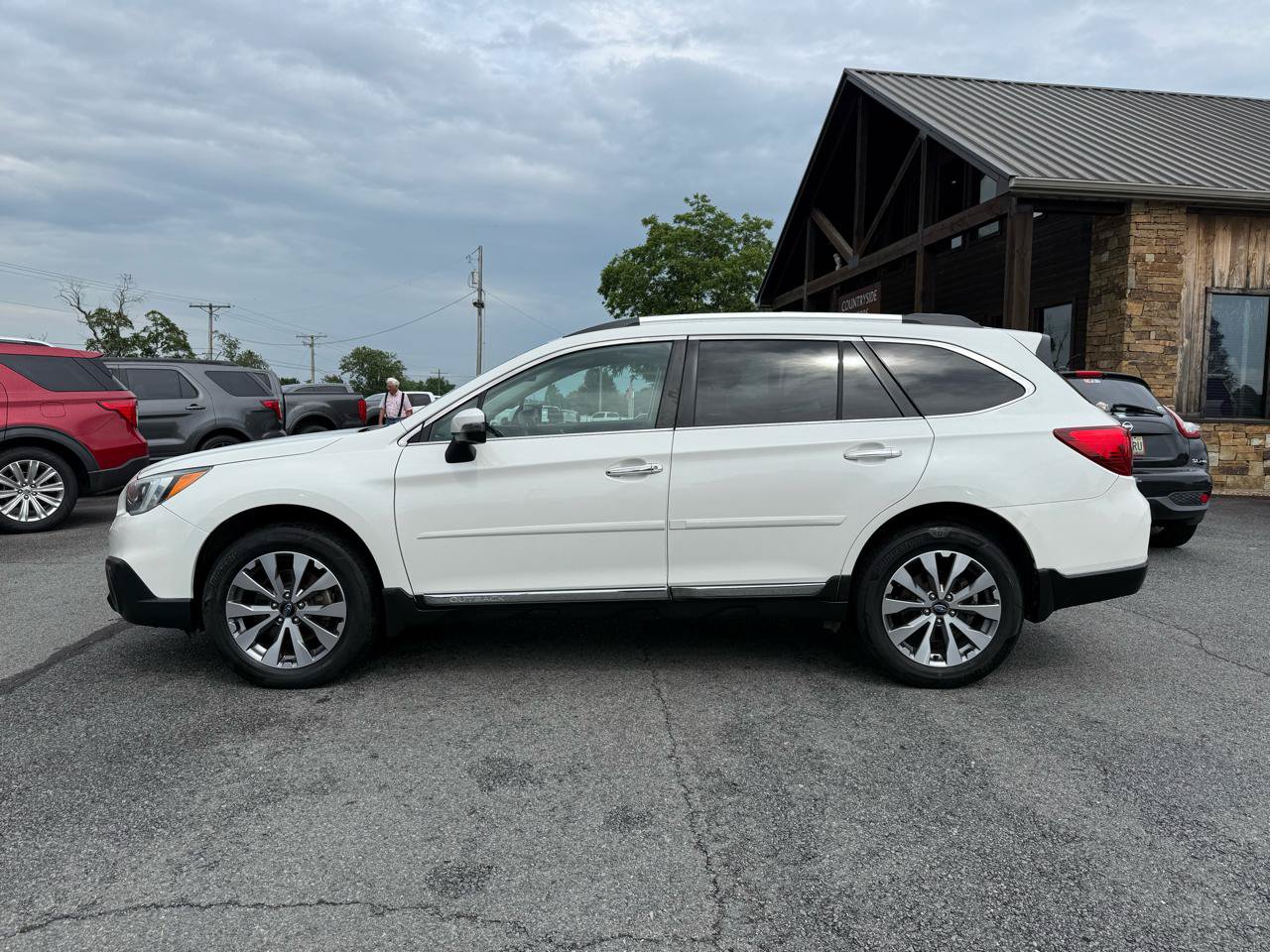 Used 2017 Subaru Outback 3.6R Touring w/ Popular Package #5A AWD/4WD image 3