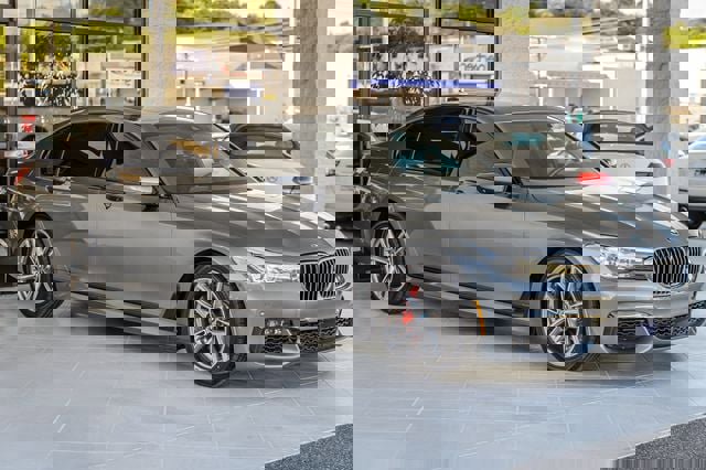 Used 2016 BMW 740i image 4