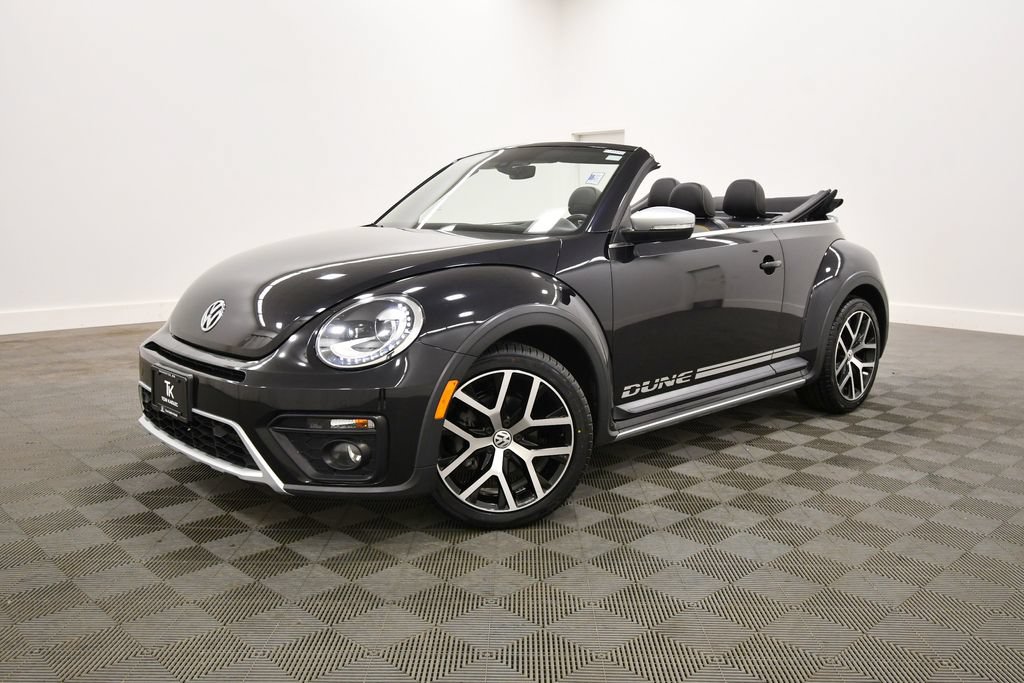 Used 2018 Volkswagen Beetle 2.0T Dune FWD image 3