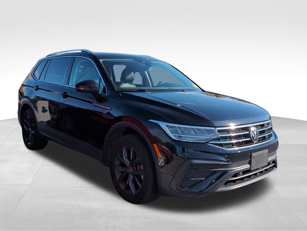Used 2022 Volkswagen Tiguan SE w/ Panoramic Sunroof Package