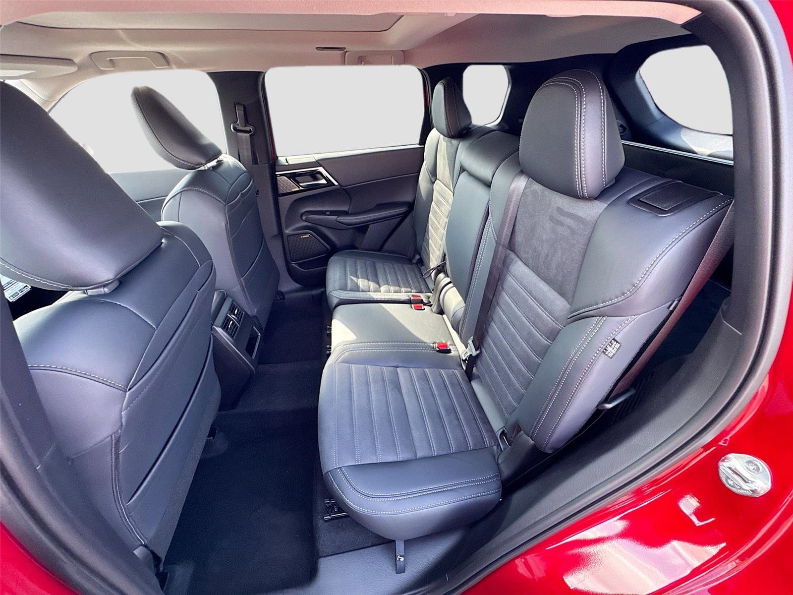 New 2026 Mitsubishi Outlander SE image 18