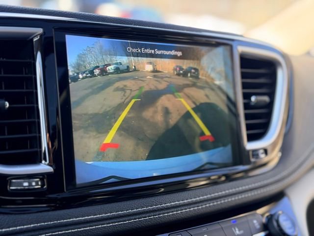 Used 2023 Chrysler Pacifica Limited image 15