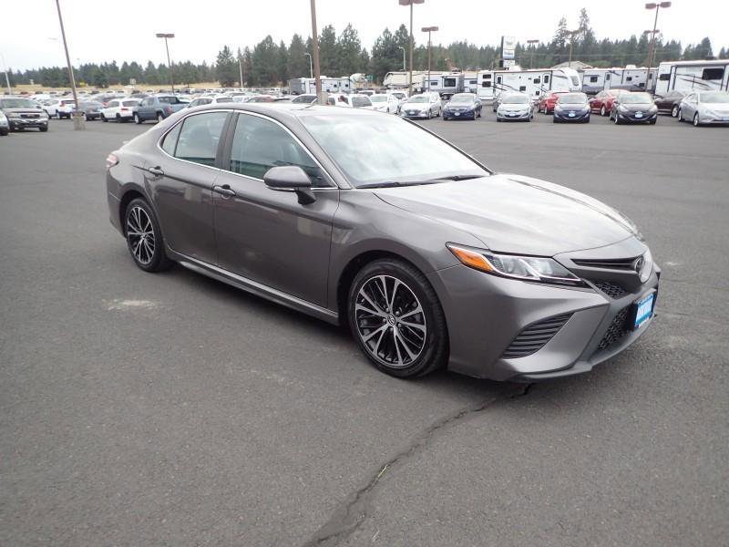 Used 2018 Toyota Camry SE w/ Moonroof Package FWD image 7