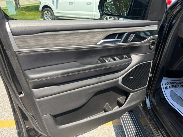 Used 2022 Jeep Wagoneer Series III w/ Premium Group I AWD/4WD image 24