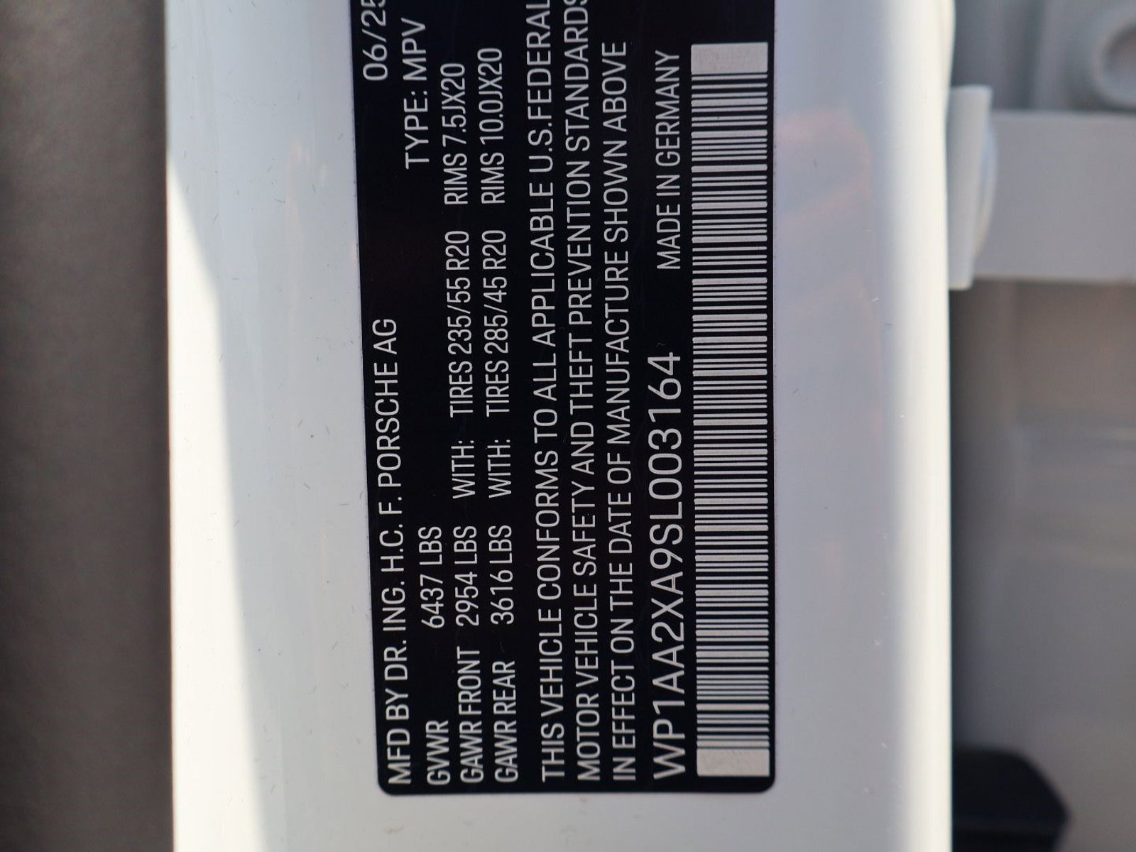 Certified 2025 Porsche Macan 4 Electric AWD/4WD image 28