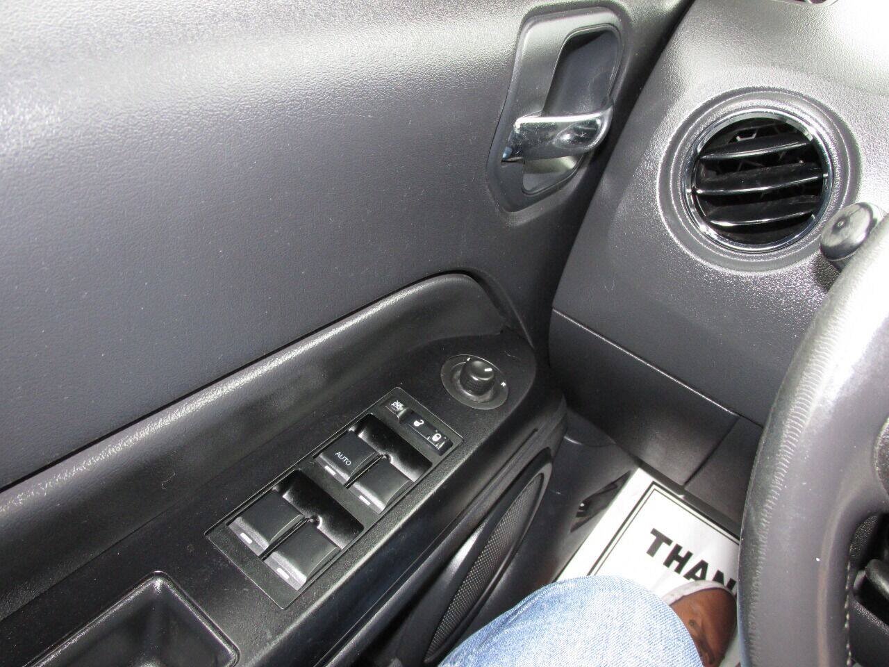 Used 2014 Jeep Patriot Latitude FWD image 50