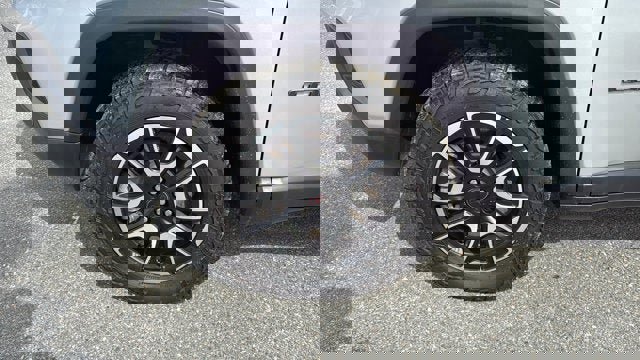 Used 2025 Jeep Compass Trailhawk w/ Trailhawk Convenience Group AWD/4WD image 11