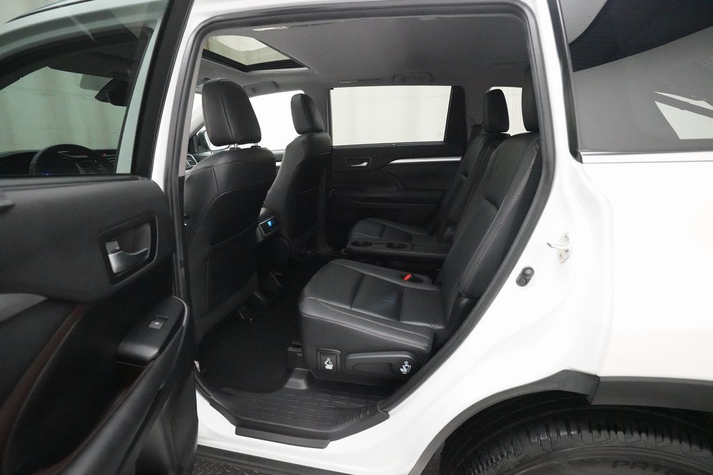 Used 2019 Toyota Highlander XLE image 16