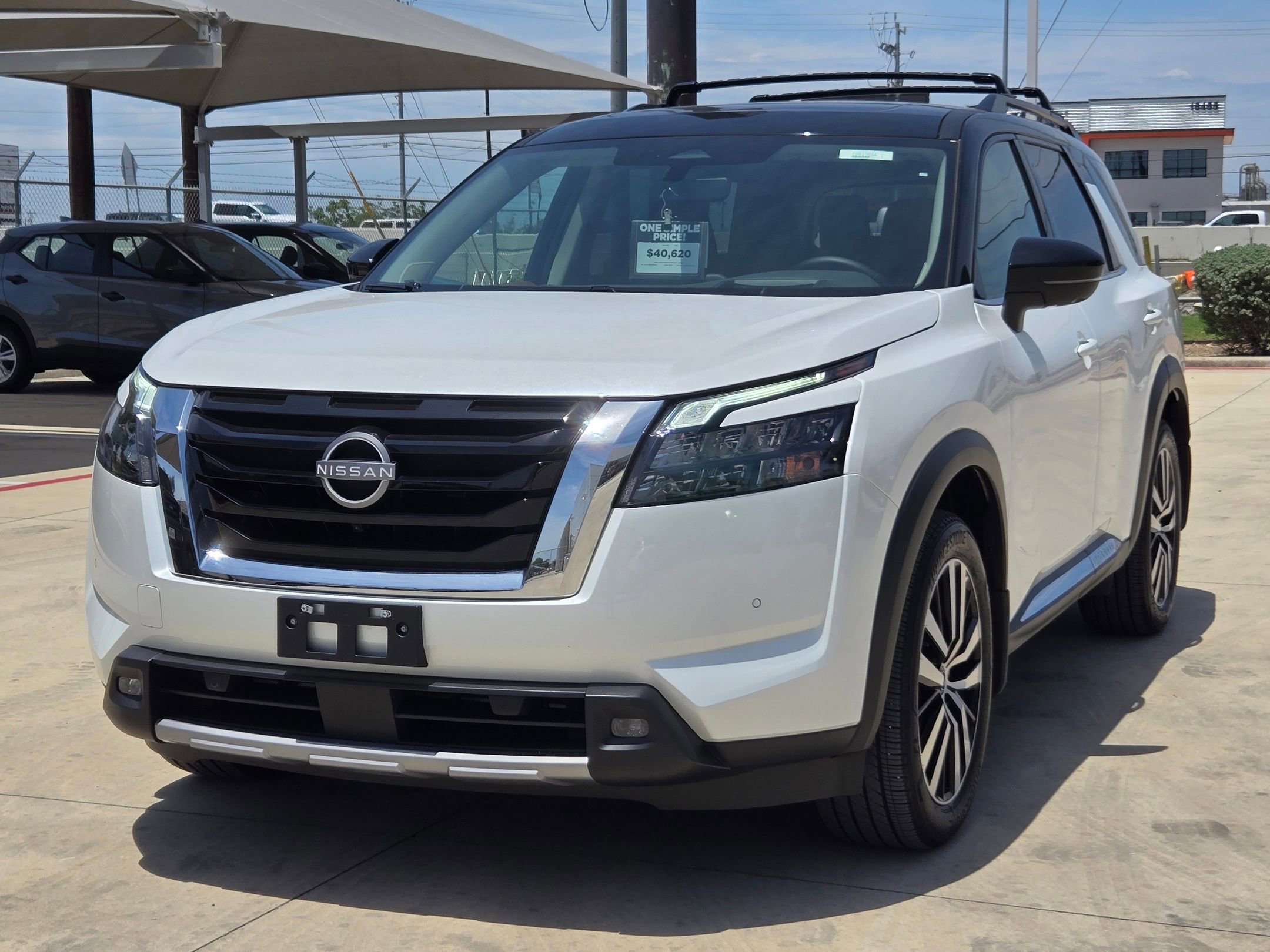Used 2025 Nissan Pathfinder Platinum w/ Cargo Package FWD image 3