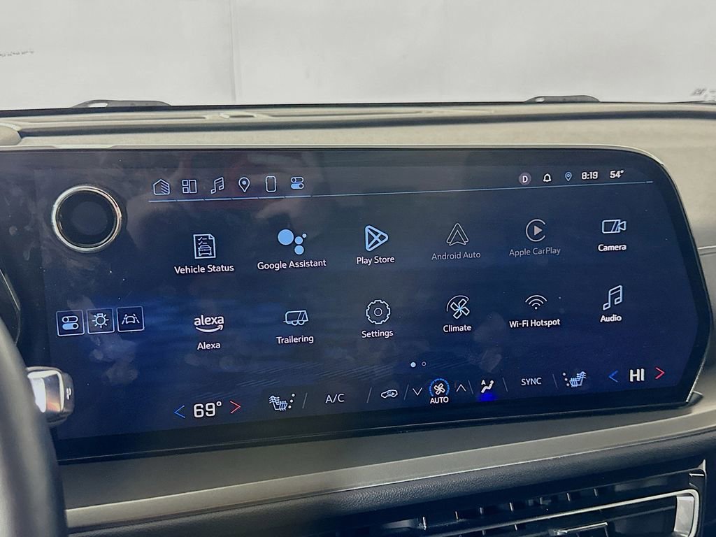 Used 2025 Chevrolet Traverse LT image 26