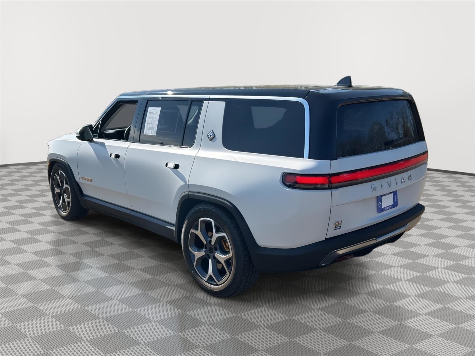 Used 2024 Rivian R1S Adventure image 17
