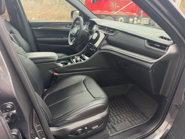 Used 2024 Jeep Grand Cherokee L Limited w/ Luxury Tech Group II image 10