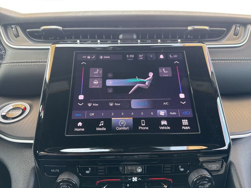 New 2025 Jeep Grand Cherokee Altitude AWD/4WD image 16