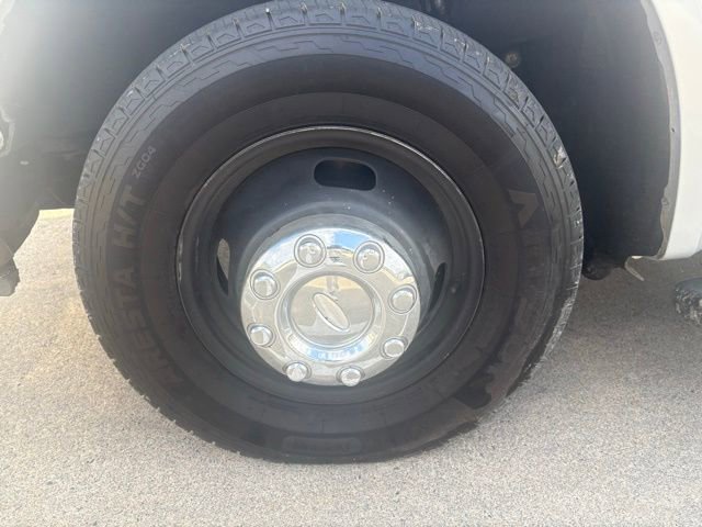 Used 2010 Ford F350 Lariat image 2