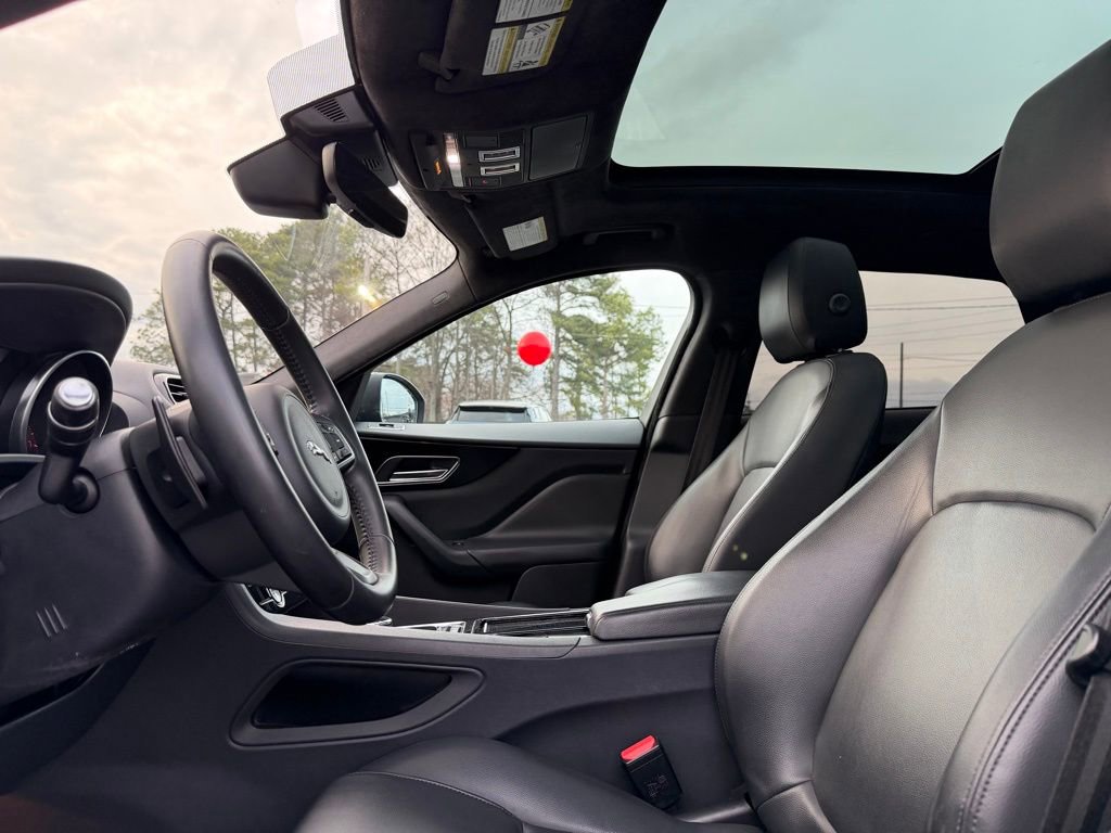 Used 2020 Jaguar F-PACE Premium image 9