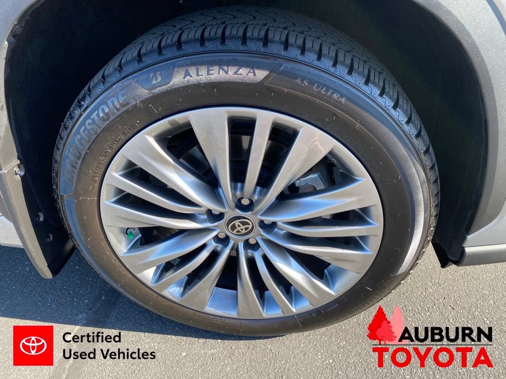 Certified 2021 Toyota Highlander Platinum AWD/4WD image 11