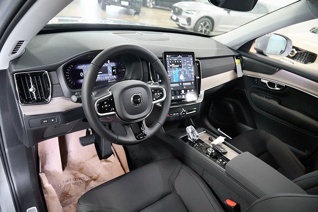 New 2026 Volvo XC90 T8 Plus w/ Protection Package image 12