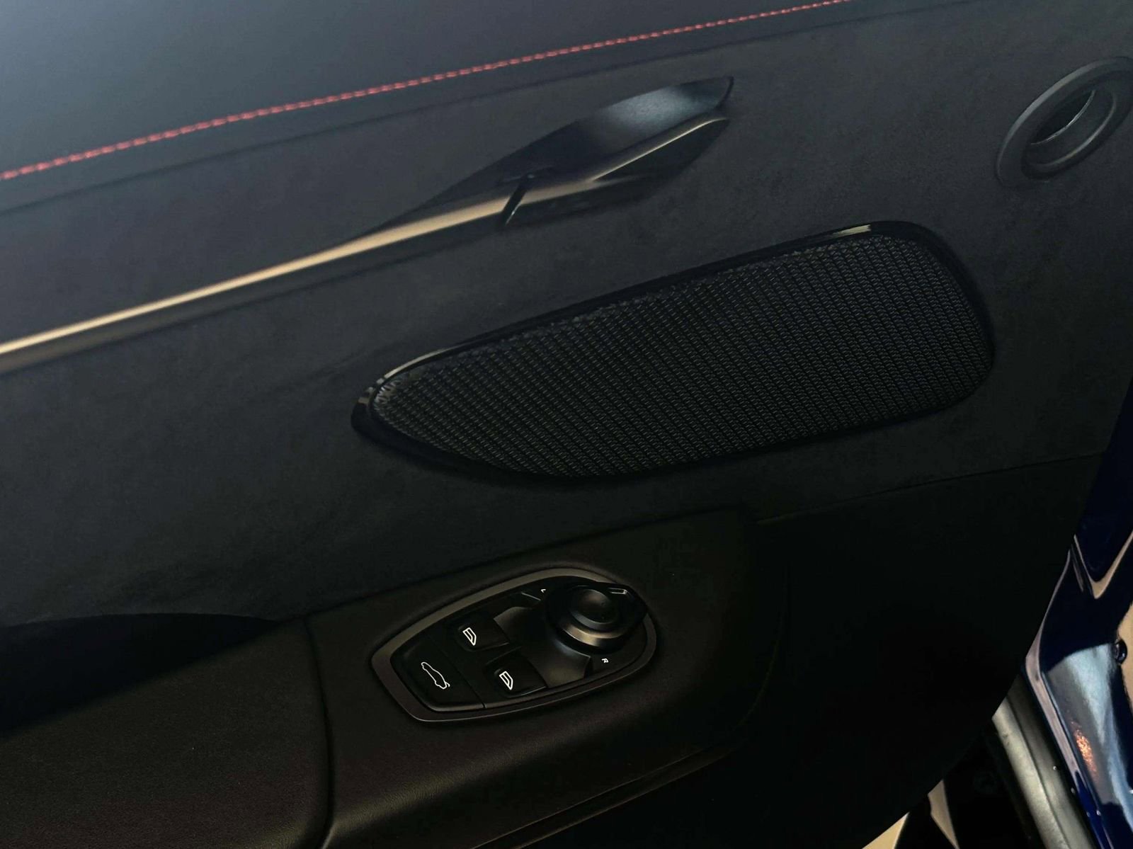 Used 2025 Aston Martin V8 Vantage Coupe image 16