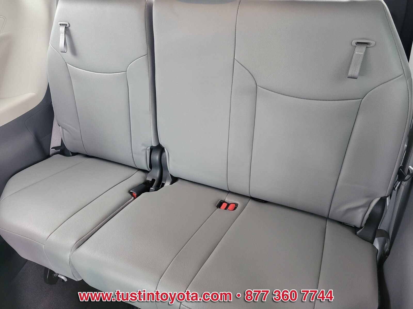 Certified 2023 Toyota Sienna XLE FWD image 12