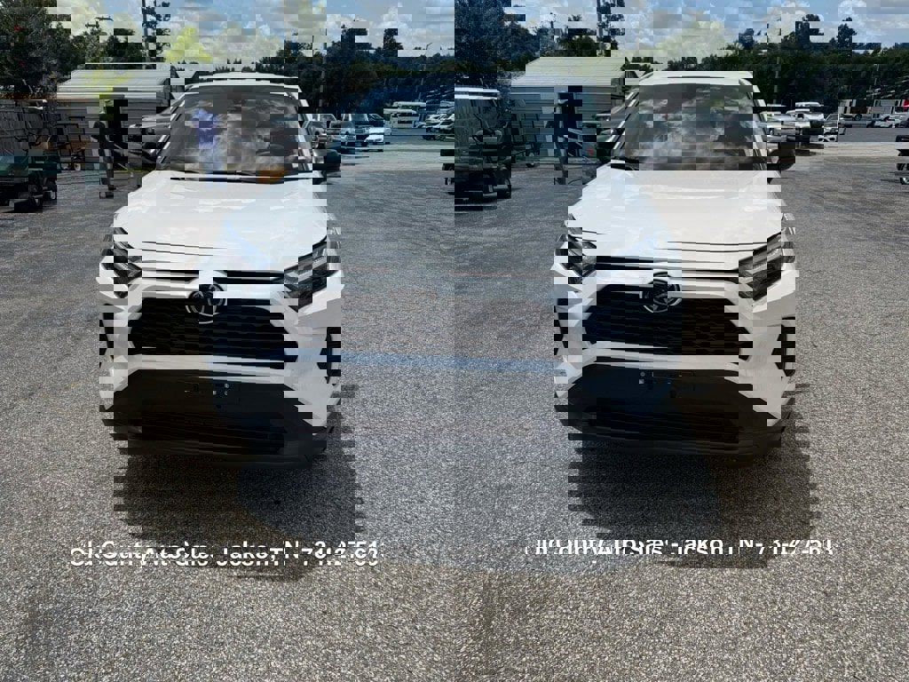 Used 2024 Toyota RAV4 LE image 3