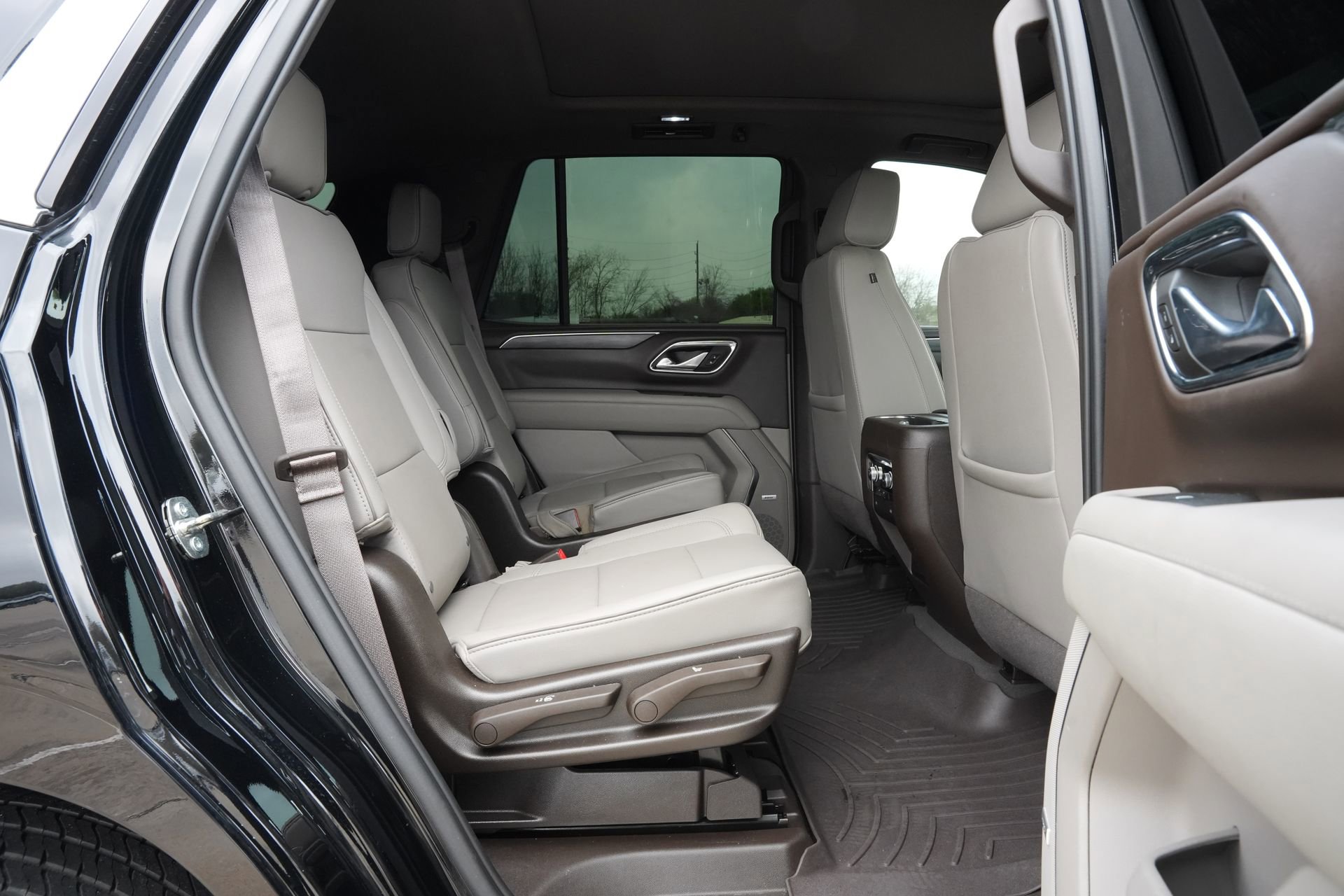 Used 2023 GMC Yukon SLT image 25