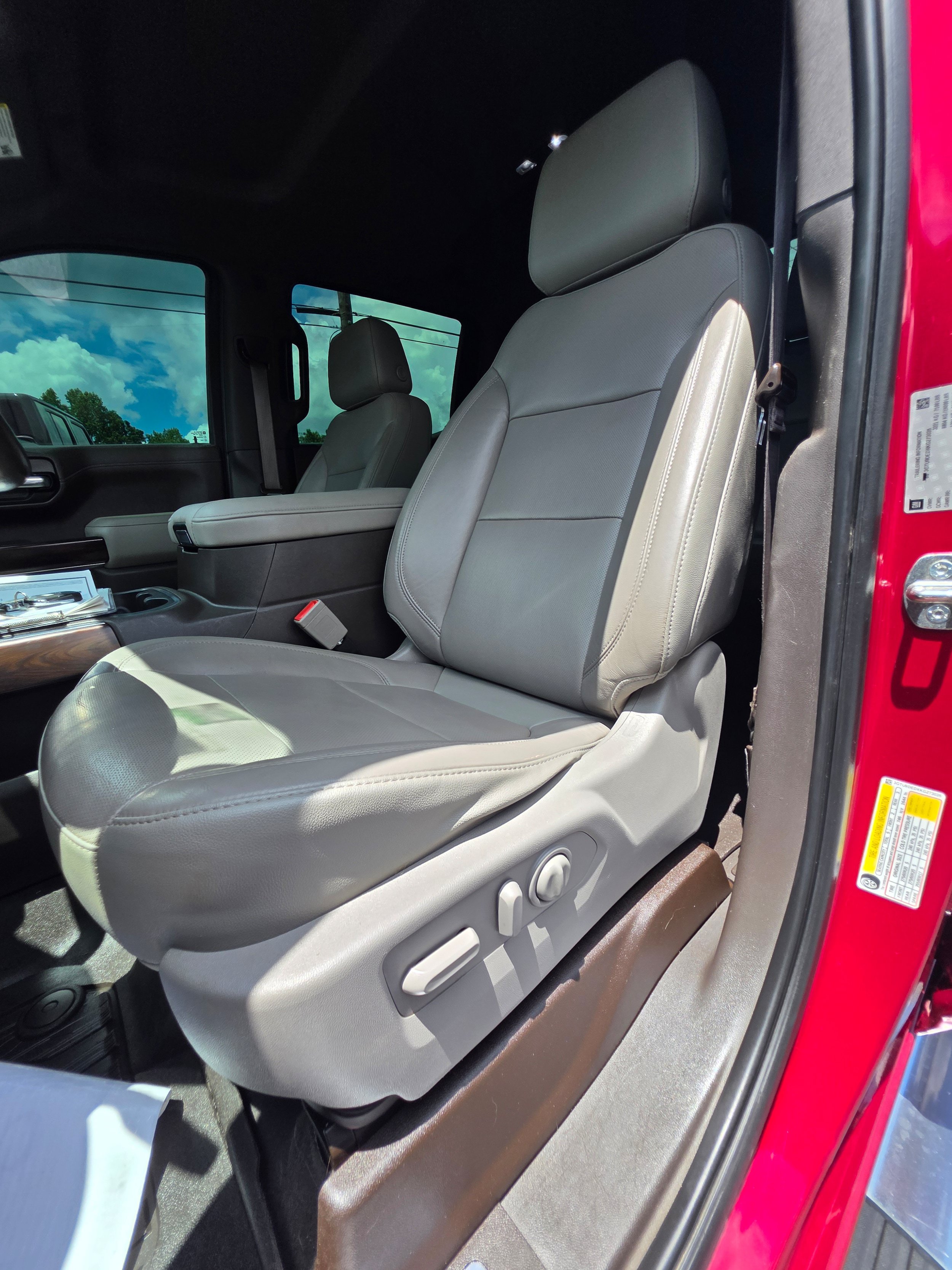 Used 2019 GMC Sierra 1500 SLT w/ SLT Premium Plus Package AWD/4WD image 18
