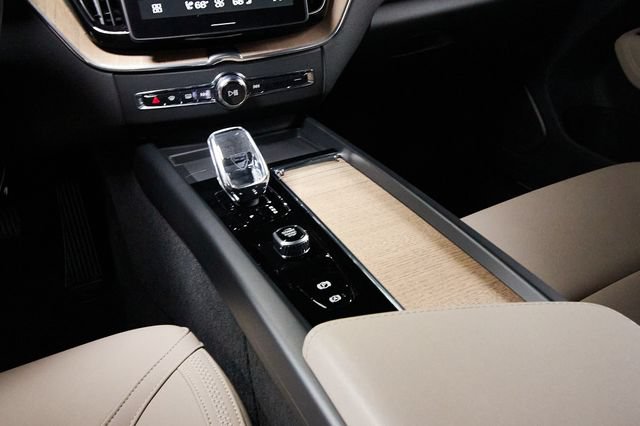 Certified 2026 Volvo XC60 B5 Plus AWD/4WD image 10
