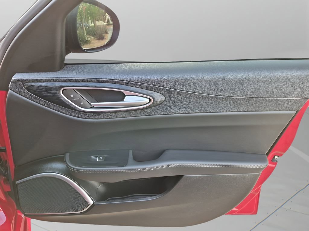 Used 2019 Alfa Romeo Giulia w/ Nero Edizione image 13