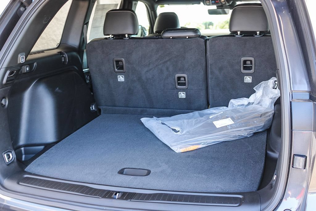 New 2026 Jeep Grand Cherokee Altitude RWD image 25