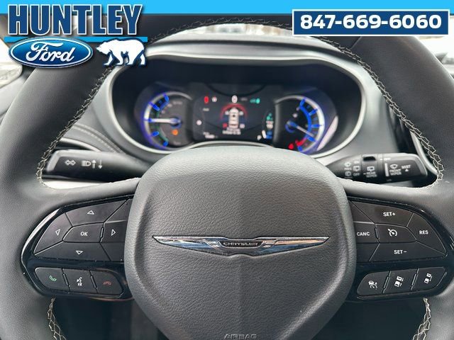 Used 2024 Chrysler Pacifica Select image 25