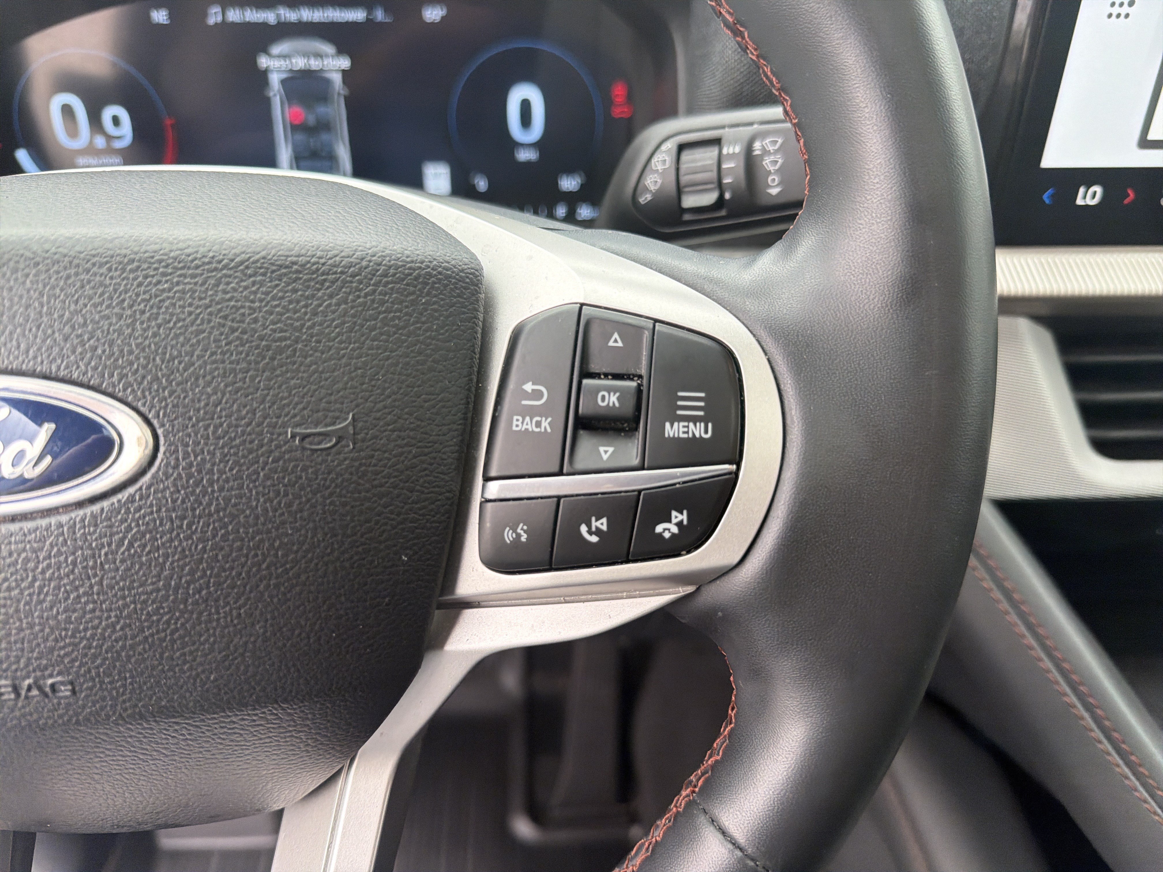 Used 2025 Ford Explorer Active w/ Active Comfort Package AWD/4WD image 38