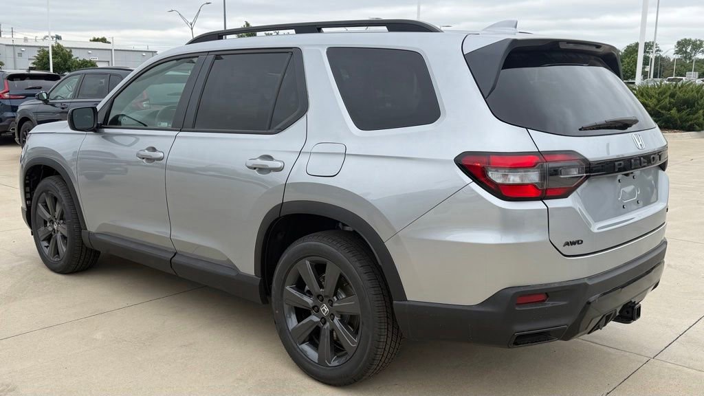 New 2026 Honda Pilot Sport image 3