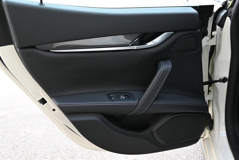Used 2019 Maserati Ghibli S Q4 AWD/4WD image 23