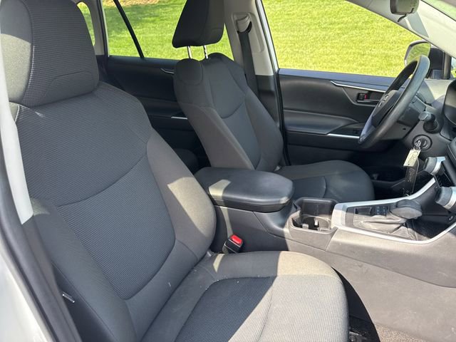 Used 2022 Toyota RAV4 LE AWD/4WD image 13