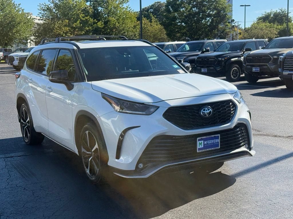 Used 2021 Toyota Highlander XSE AWD/4WD image 11