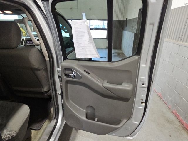 Used 2016 Nissan Frontier SV image 22