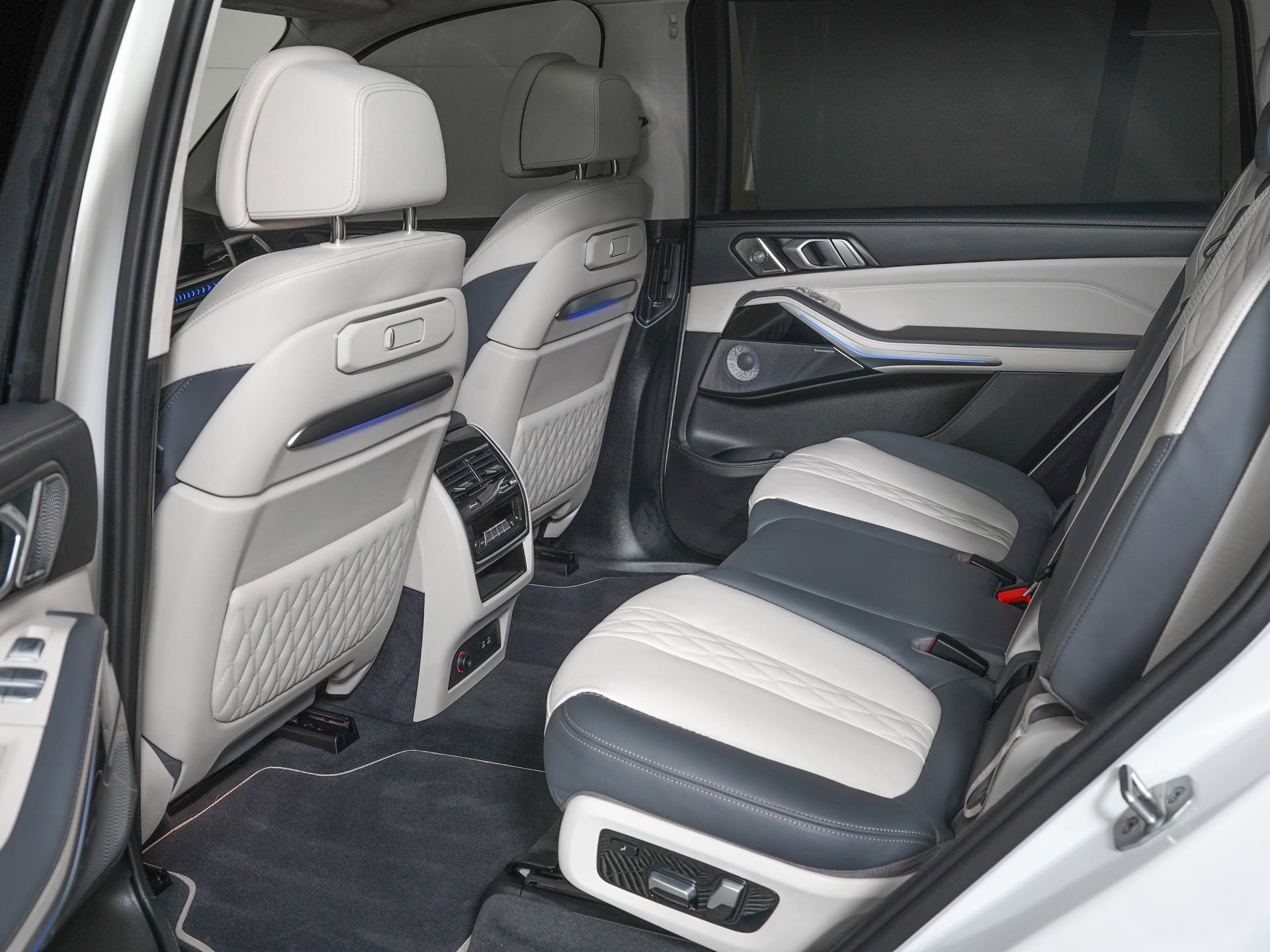 Used 2025 BMW ALPINA XB7 image 15