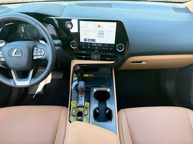 Used 2025 Lexus NX 250 FWD w/ Towing Package (2000 Lbs) image 19
