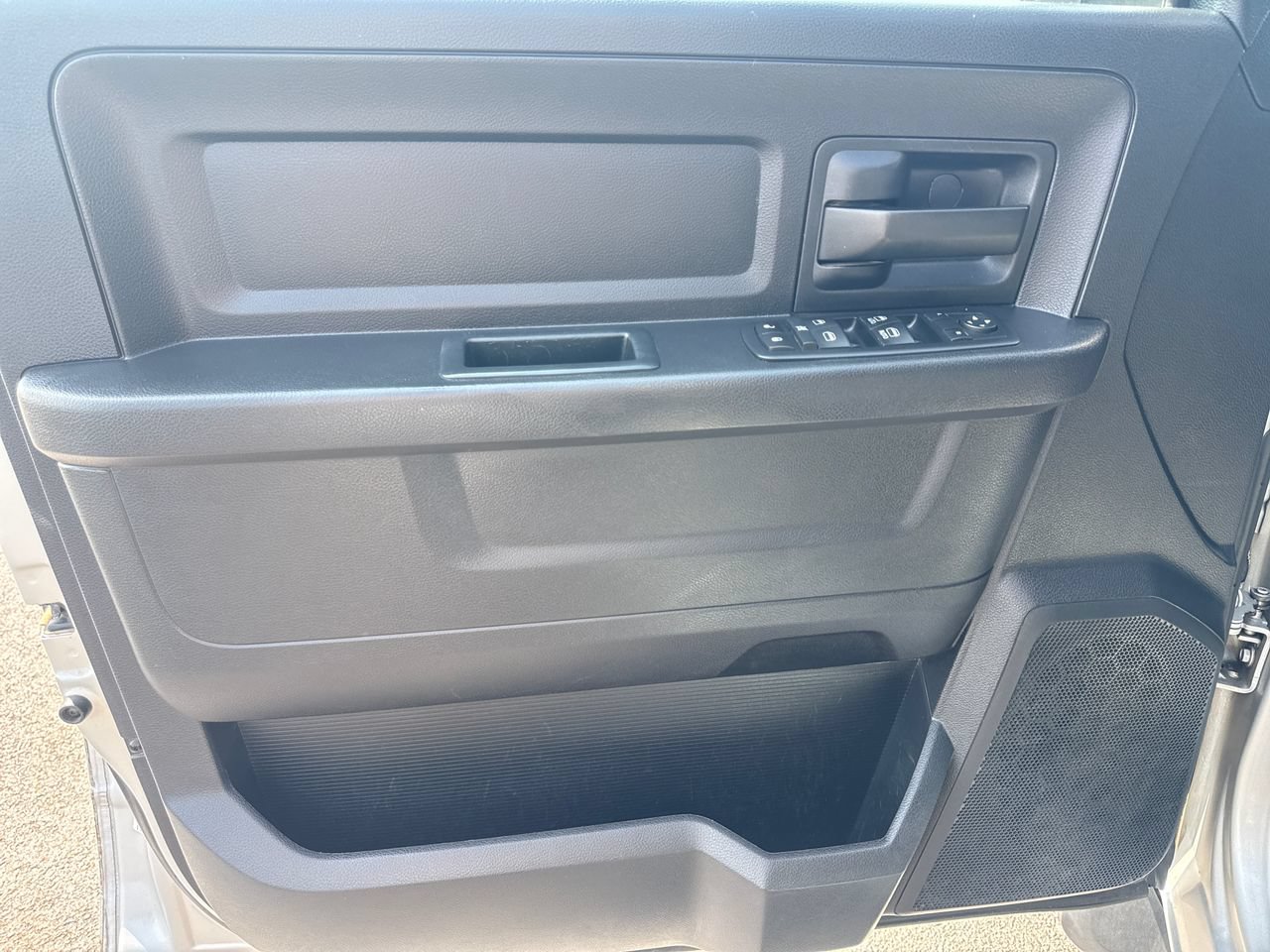 Used 2017 RAM 1500 ST w/ SXT Appearance Group AWD/4WD image 15