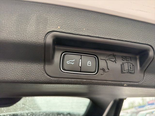 Used 2020 Ford Explorer XLT w/ Equipment Group 202A RWD image 14