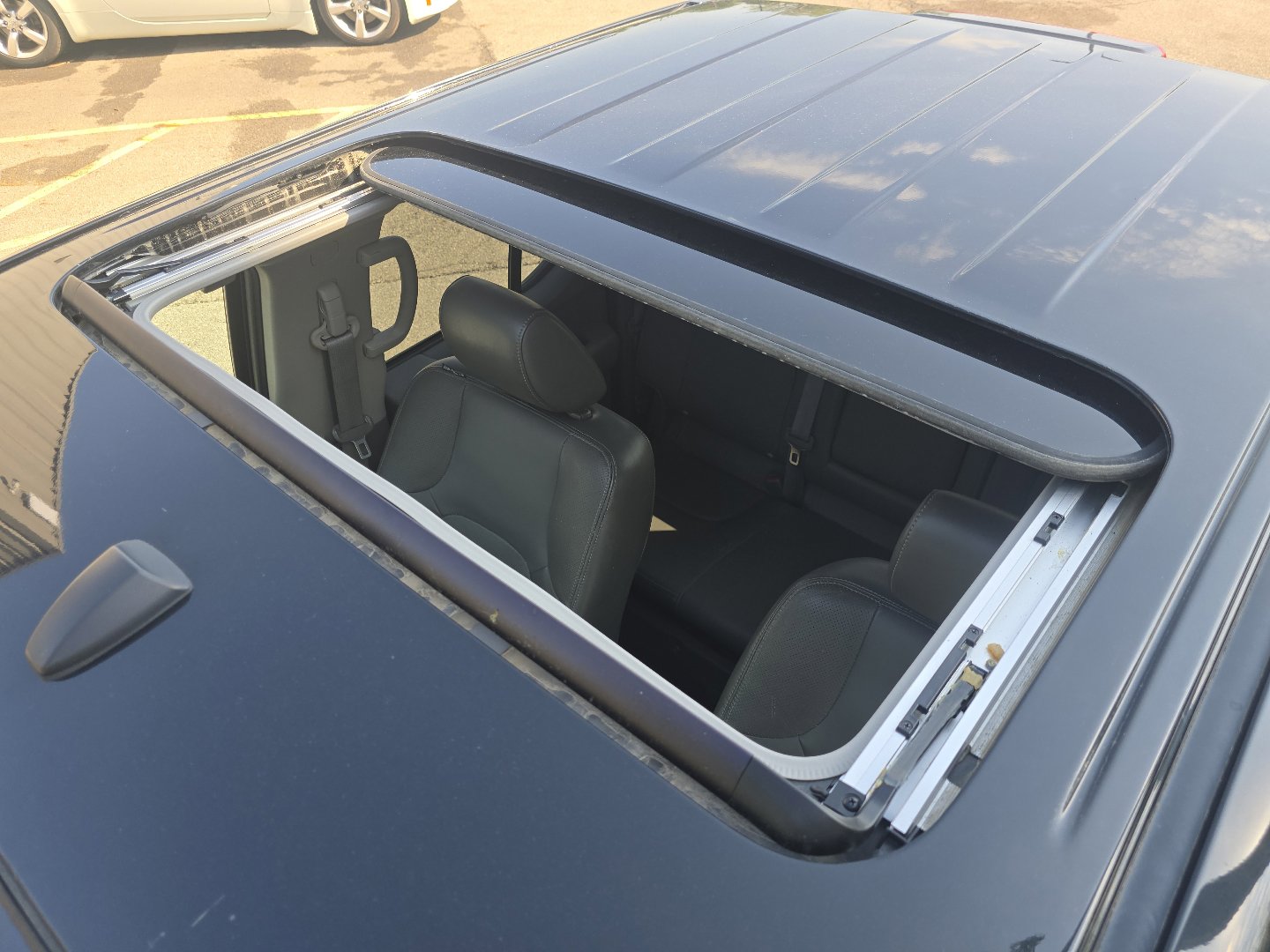 Used 2019 Nissan Frontier SL RWD image 3
